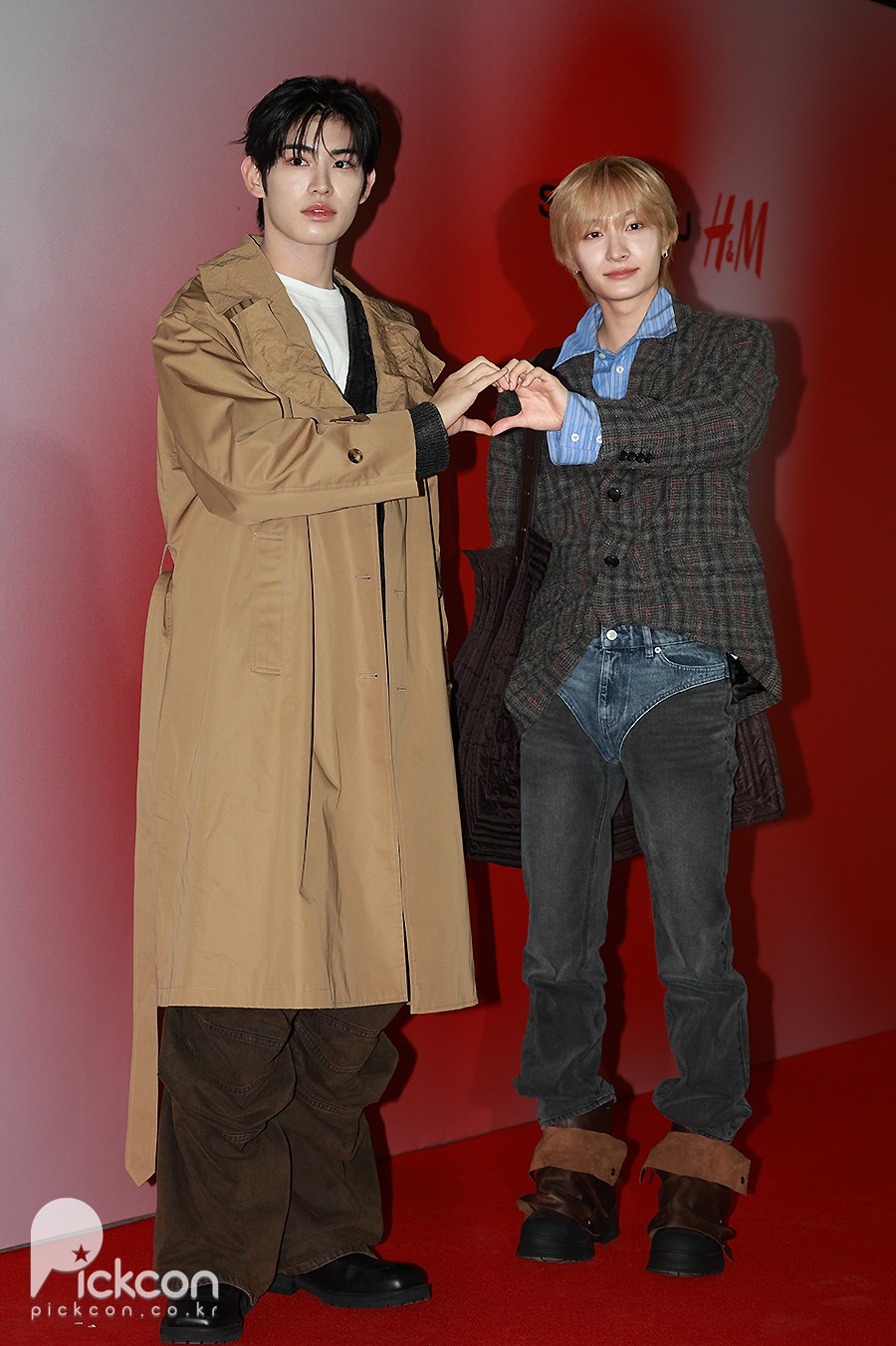 킥플립 민제·동화, 함께 만들어요 '손하트' (포토)