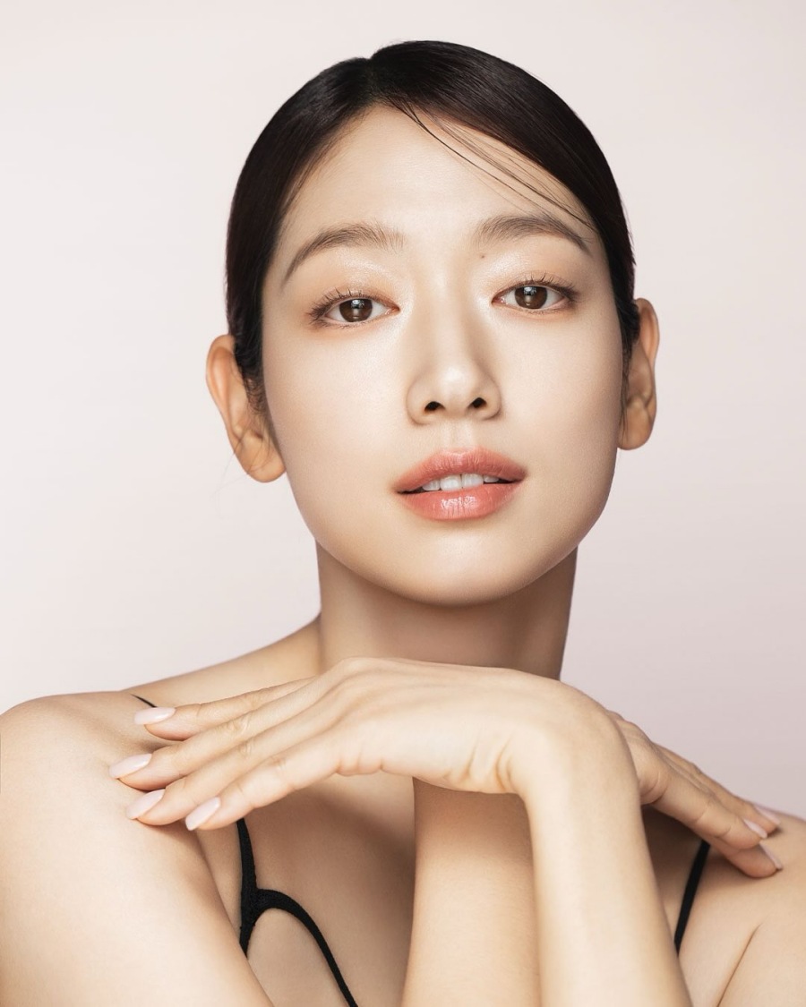 '최태준♥' 박신혜, 뷰티 화보 속 눈부신 아름다움…투명한 우아함