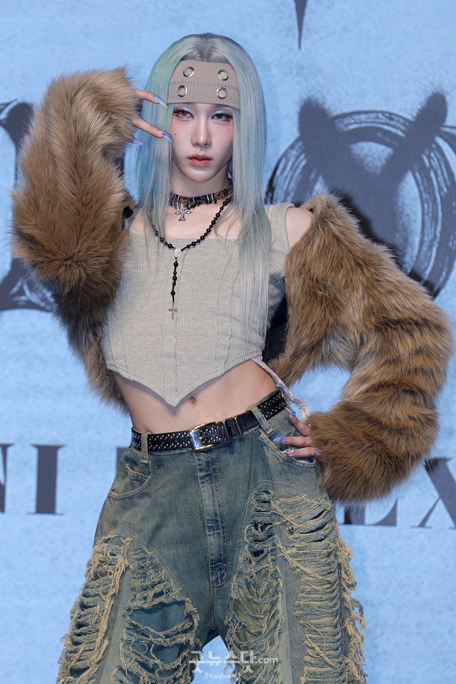 , (13)  ٹ '𷯺' ߸š Ƹٿ 뷡Ѵ