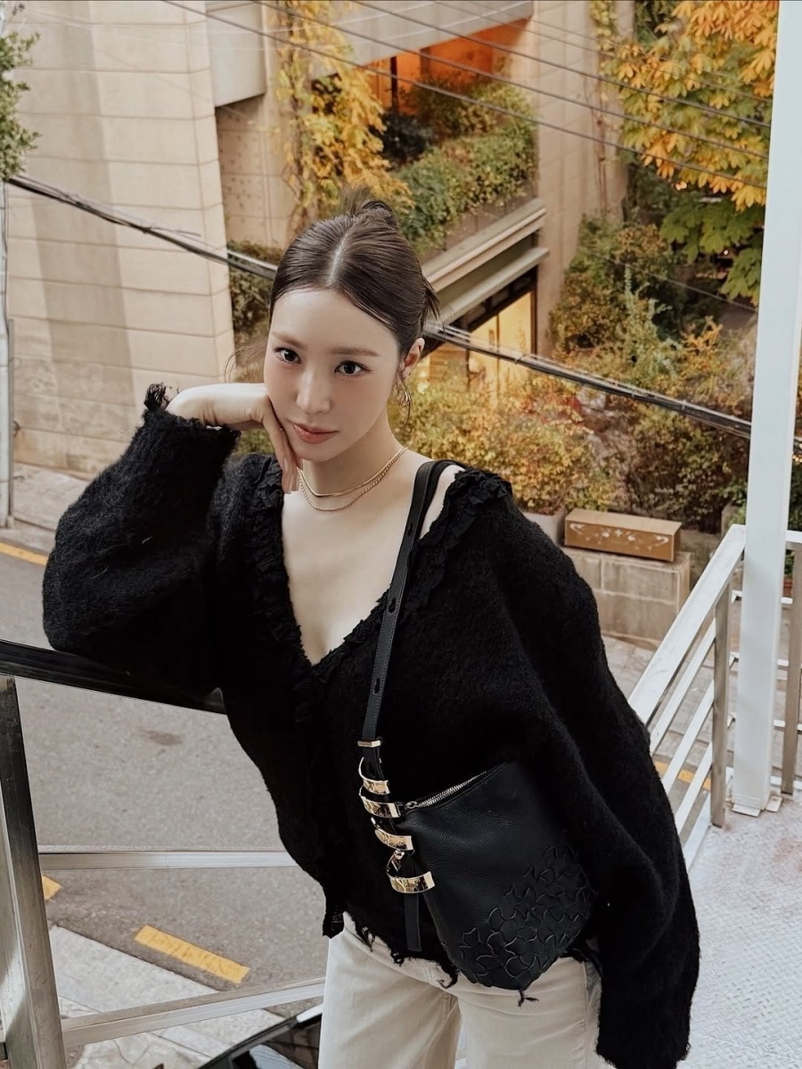 티파니, 과감한 넥라인에 드러난 농도 짙은 섹시 美 