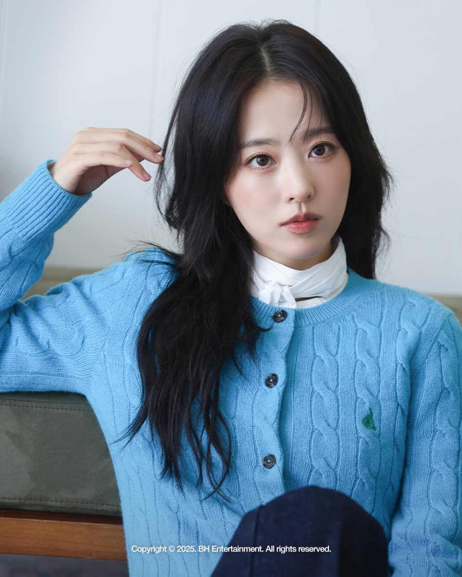 박보영, 클래식룩 소화한 소녀 무드…화보 비하인드 공개
