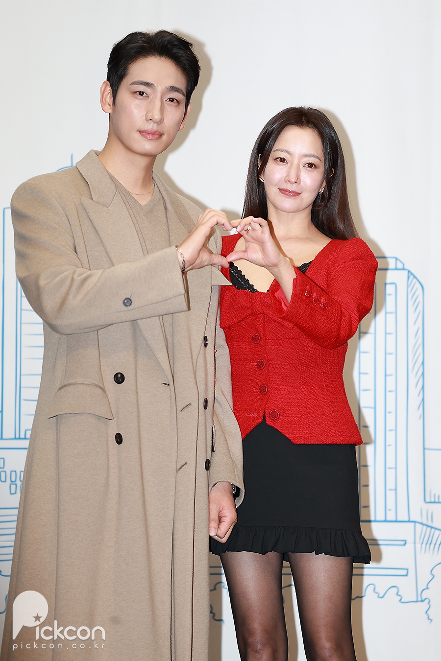 윤박·김희선, 연상연하 커플 케미…선남선녀 비주얼 (포토)