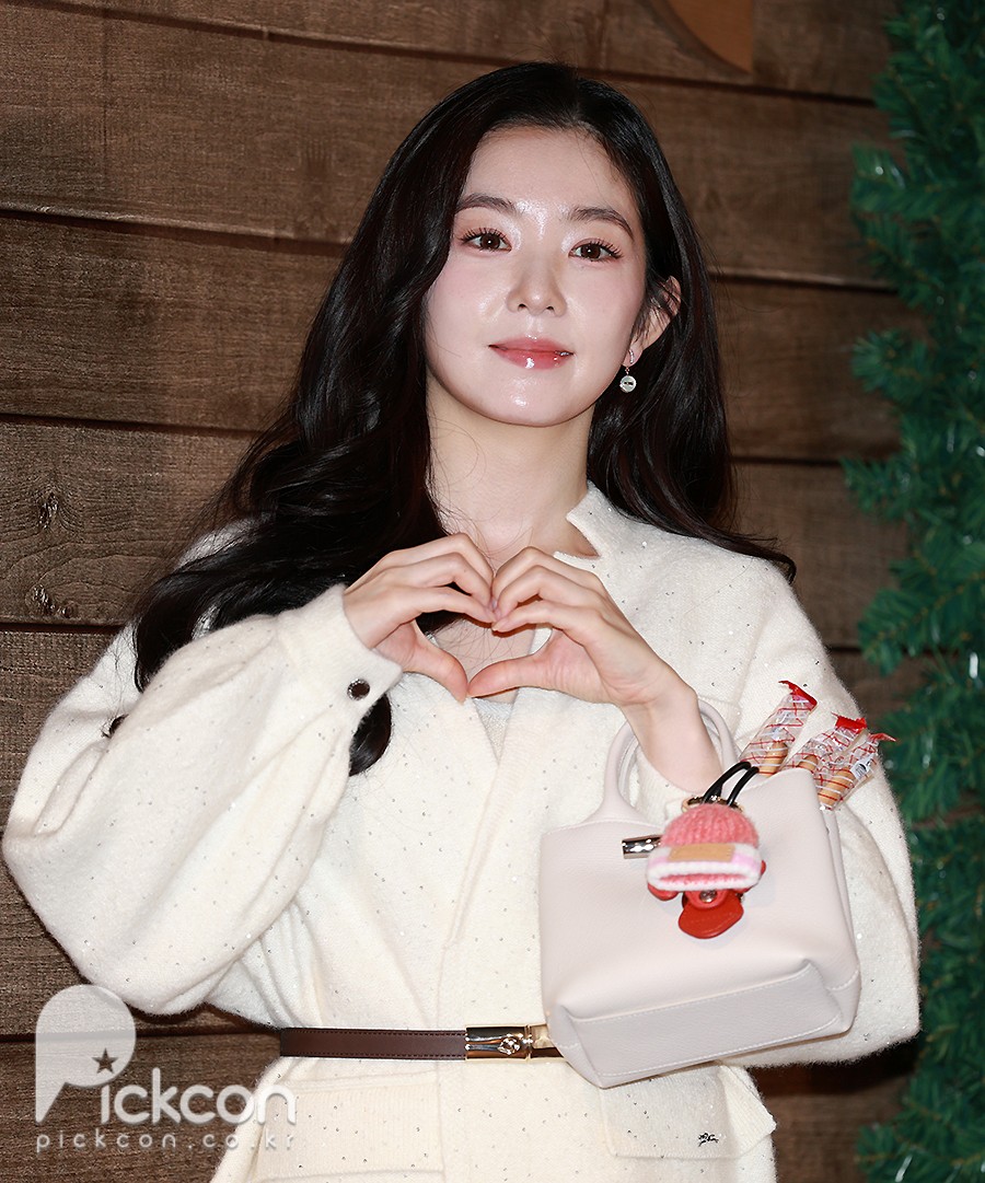 레드벨벳 아이린, 빼빼로 들고 온 홀리데이 여신 (포토)