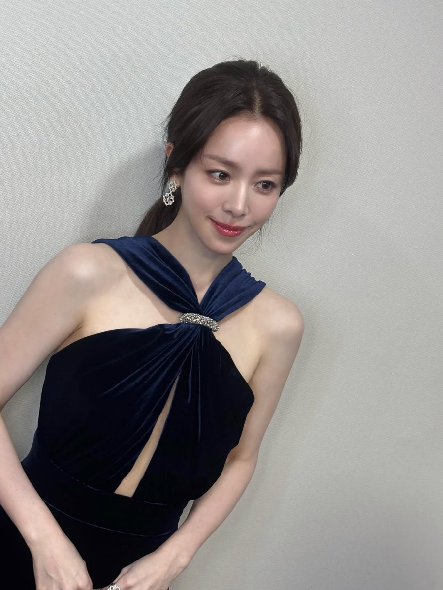 한지민, 가슴 트인 과감한 드레스 '깜짝'…너무나 아름다운 '청룡' 여신