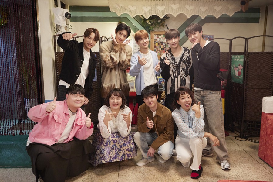 엑소, 첸백시 빠진 6인 체제로 '자매다방' 출격…전역 후 첫 공식활동