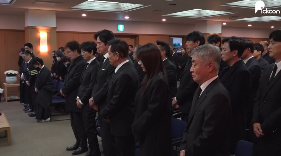 ͺ ̼ ġ,  ߸ "մϴ,   Ŭ ȸ" ()