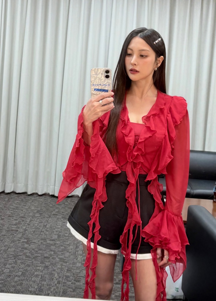 박규리, 강렬한 레드에 드러난 글래머러스 여신 자태