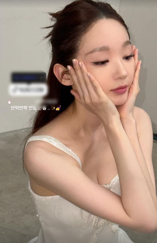 강민경, 과감한 화이트 드레스에 청순글래머 자태 