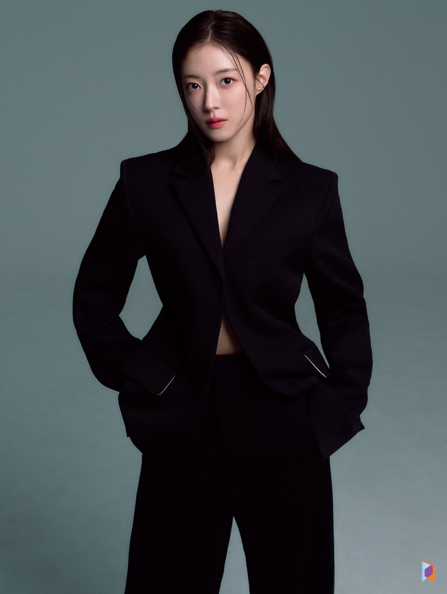 이세영, 시크한 블랙 수트부터 청순 데님룩까지…팔색조 매력