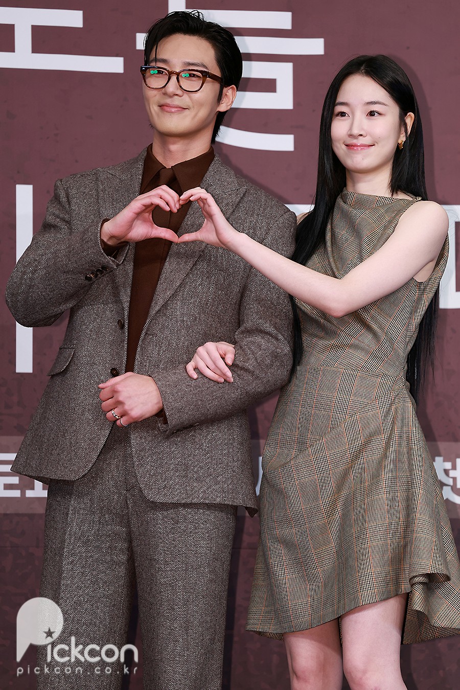 '경도를기다리며' 박서준X원지안, 그림체 찰떡 '경지커플' 탄생 (포토)