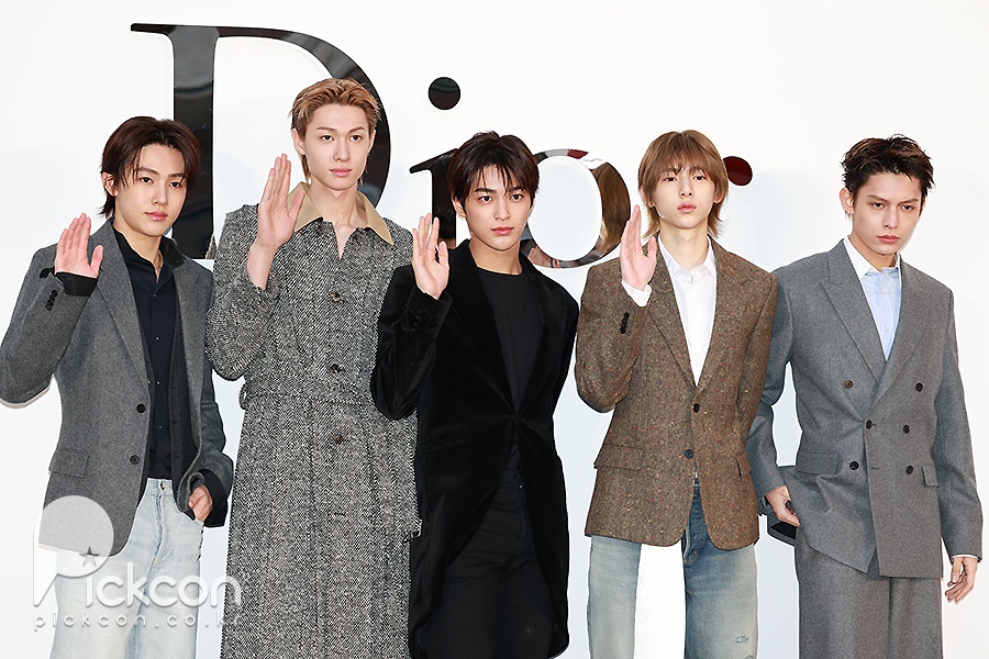 디올 포토월 / 사진: 픽콘DB