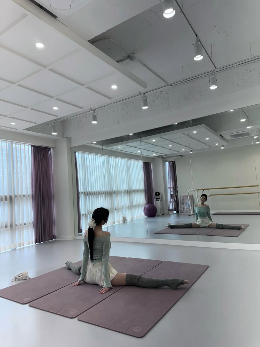 ����, �� �������� �ٸ��� �� �Ѵ� û�������� ڸ���߷��迡 10���� '���ƿ�'