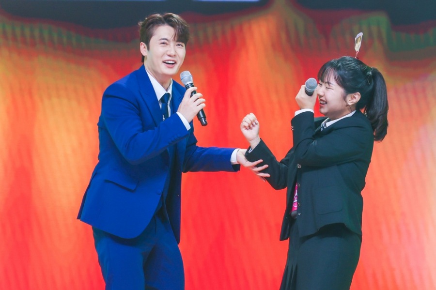 "���� �� å��������"��'�̽�Ʈ��4' �պ��, �ɻ��ϴٰ� �޷��� �����ڿ� ����