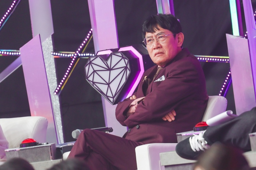 "���� �� å��������"��'�̽�Ʈ��4' �պ��, �ɻ��ϴٰ� �޷��� �����ڿ� ����