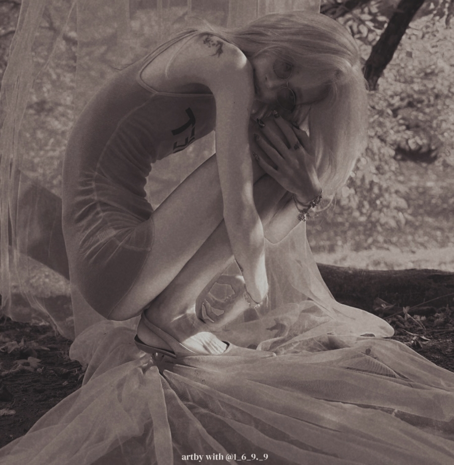 '故 최진실 딸' 최준희, 얼마나 말랐으면…쭈그려 앉은 자세에도 충격적 '뼈말라'