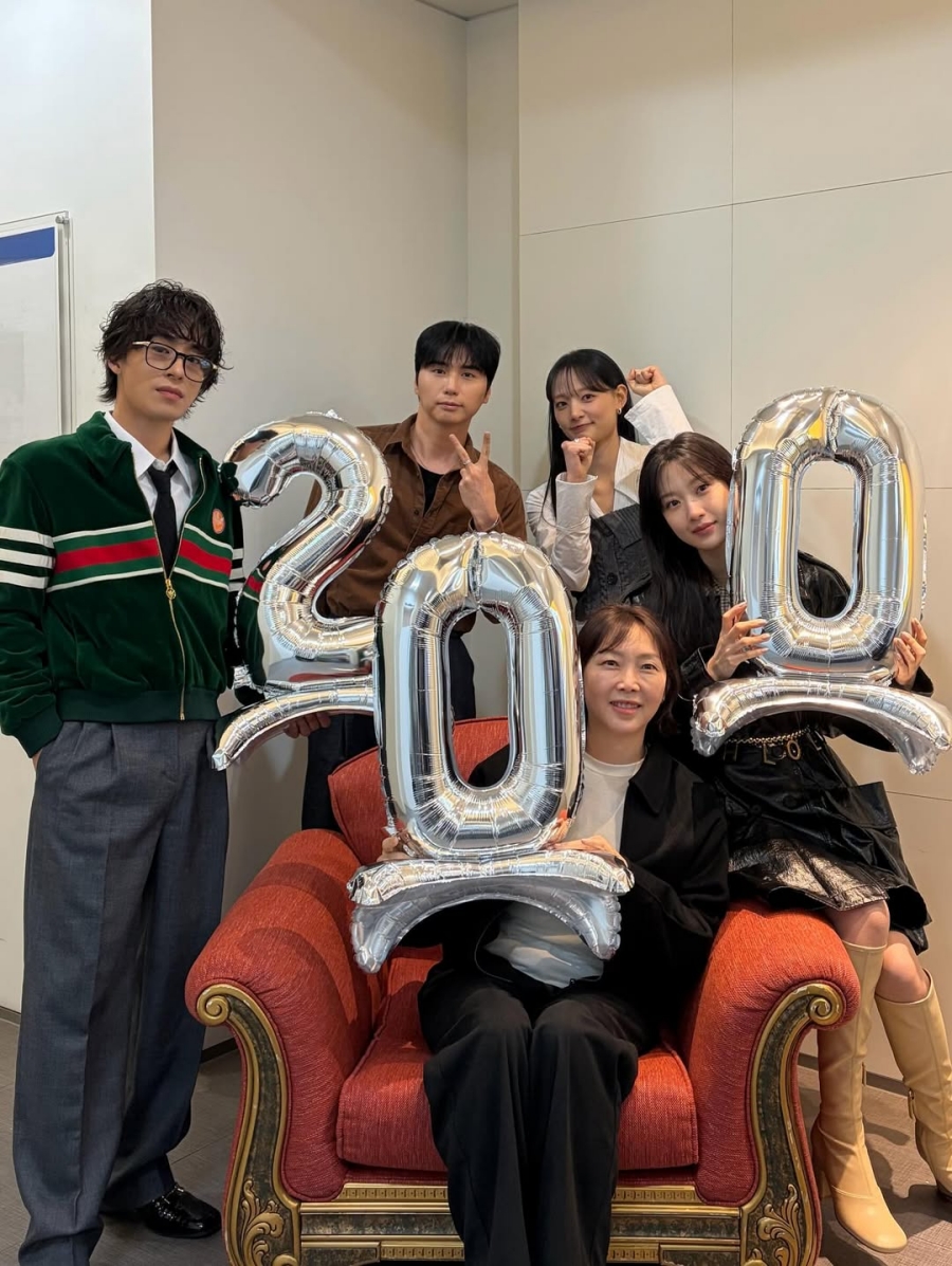 구교환X문가영 '만약에 우리', 200만 돌파…2019년 이후 최고 흥행 멜로 영화