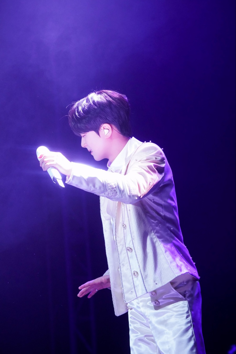 ������, 203�� ���� ���� ���� �ð����λ� �ܼ�Ʈ ����