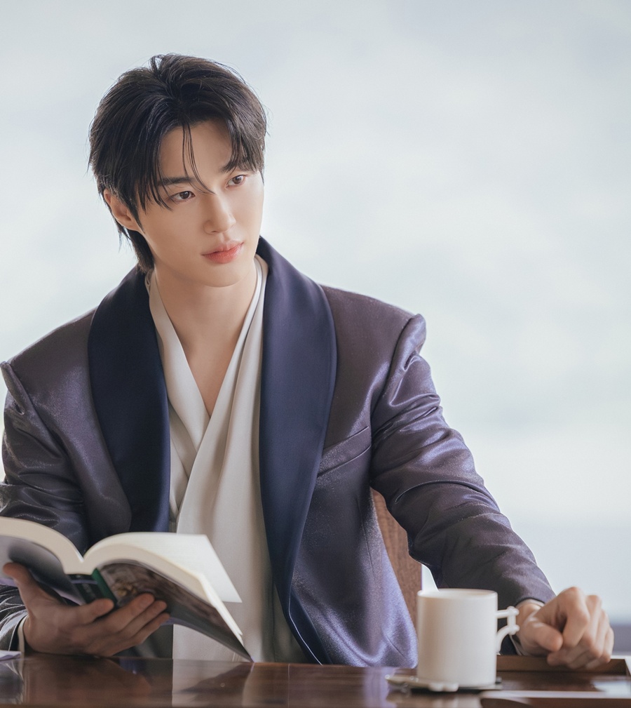 변우석, '국민이 사랑한' 왕족 그 자체…'21세기 대군부인' 스틸컷 공개