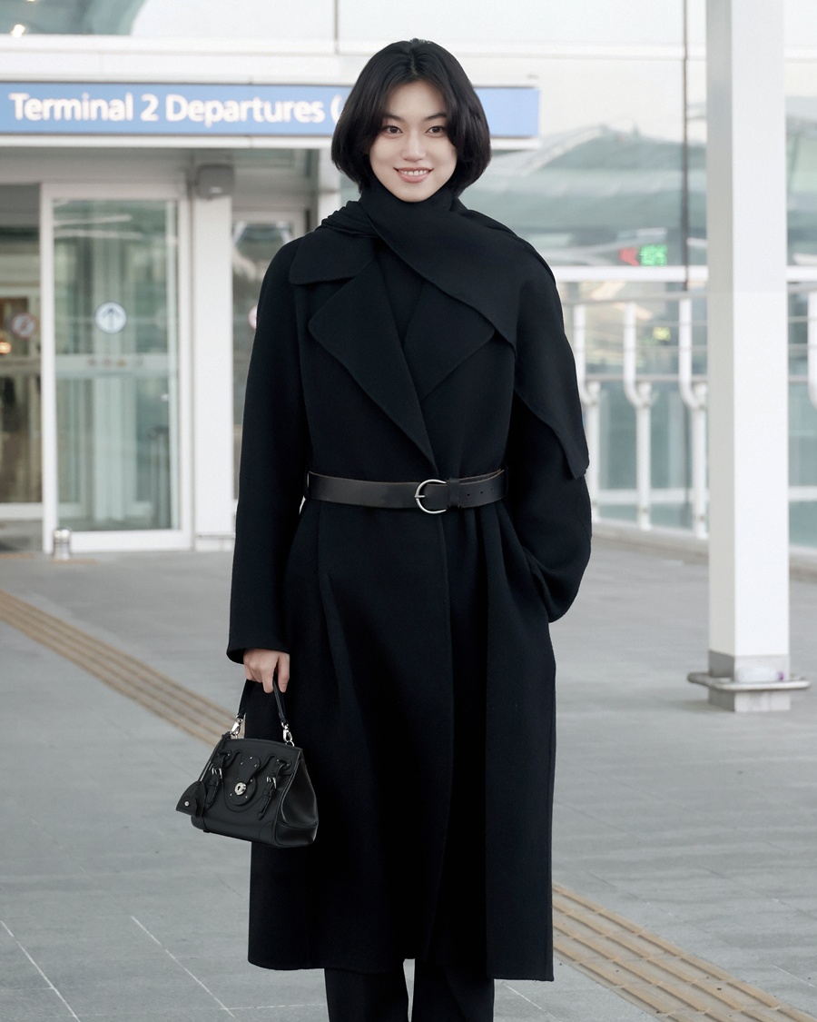 김도연, 랩 코트로 완성한 차분한 공항패션…성숙한 분위기 (포토)
