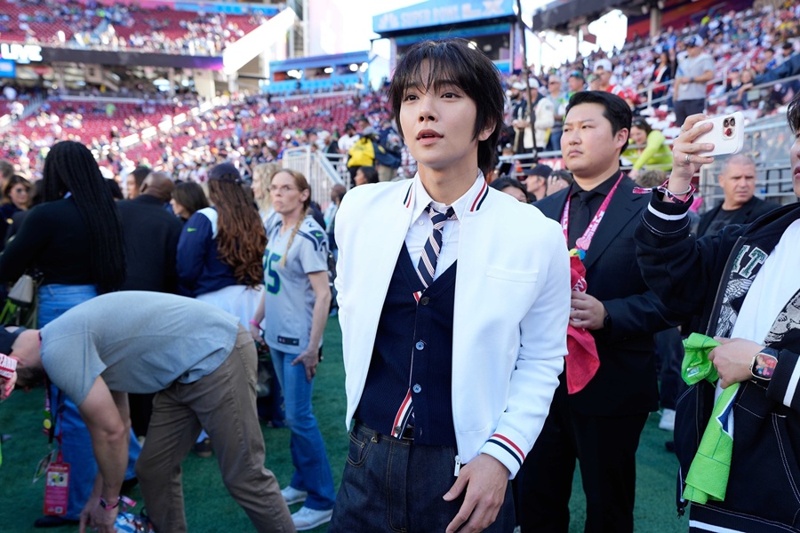 세븐틴 조슈아, 美 최대 스포츠 축제 '슈퍼볼' 참석…프로풋볼 공식 초청