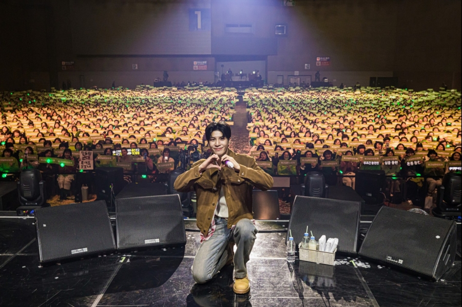 ������, �غ��� �Դ� �յΰ� �� �ܼ�Ʈ���ӿ��� ���� �����̾� ��Ź�������� ��¦ ����