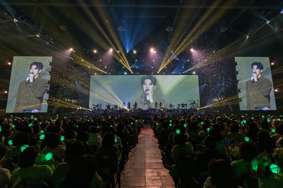 ������, �غ��� �Դ� �յΰ� �� �ܼ�Ʈ���ӿ��� ���� �����̾� ��Ź�������� ��¦ ����