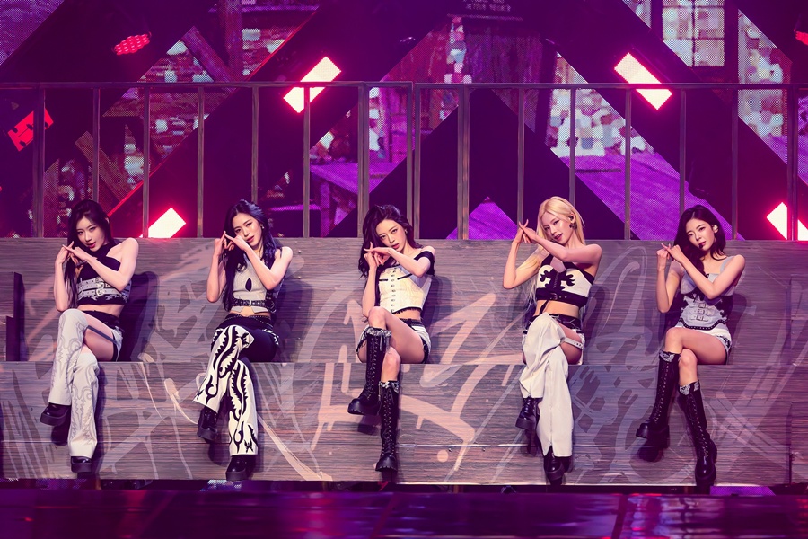 ITZY, �������� ���� ������ ������ �Ƶ���û�ҳ� �ʴ롦�ǰ��� �ճ� ����