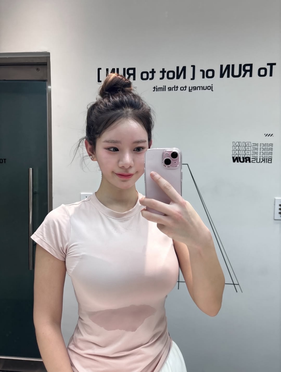 'E��' �̳� ���׿��, Ƽ���� �ϳ����� �ΰ��Ǵ� �۷��� �ϻ�