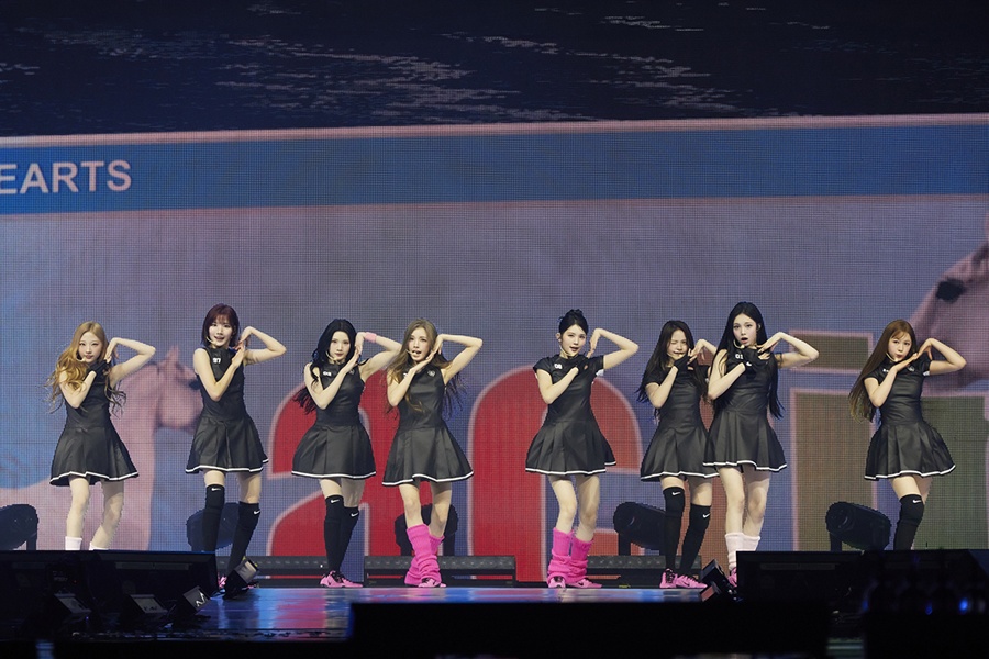 ����������, ����� �ϳ� �� �Ҽ� Ŭ�������� 1�ֳ� ù �ҹ��� ������ ������