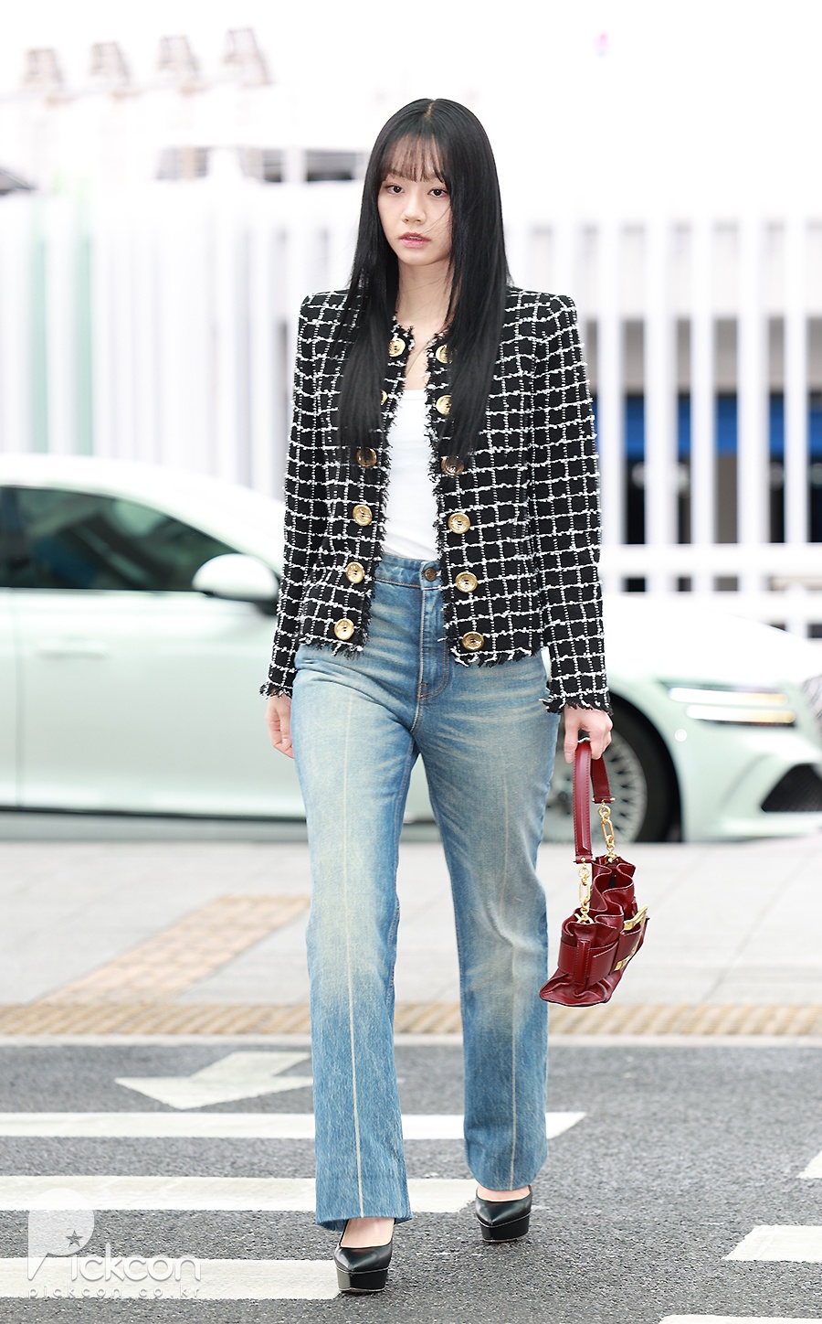 혜리, 데님 팬츠가 찰떡이네…늘씬한 각선미 자랑 (포토)