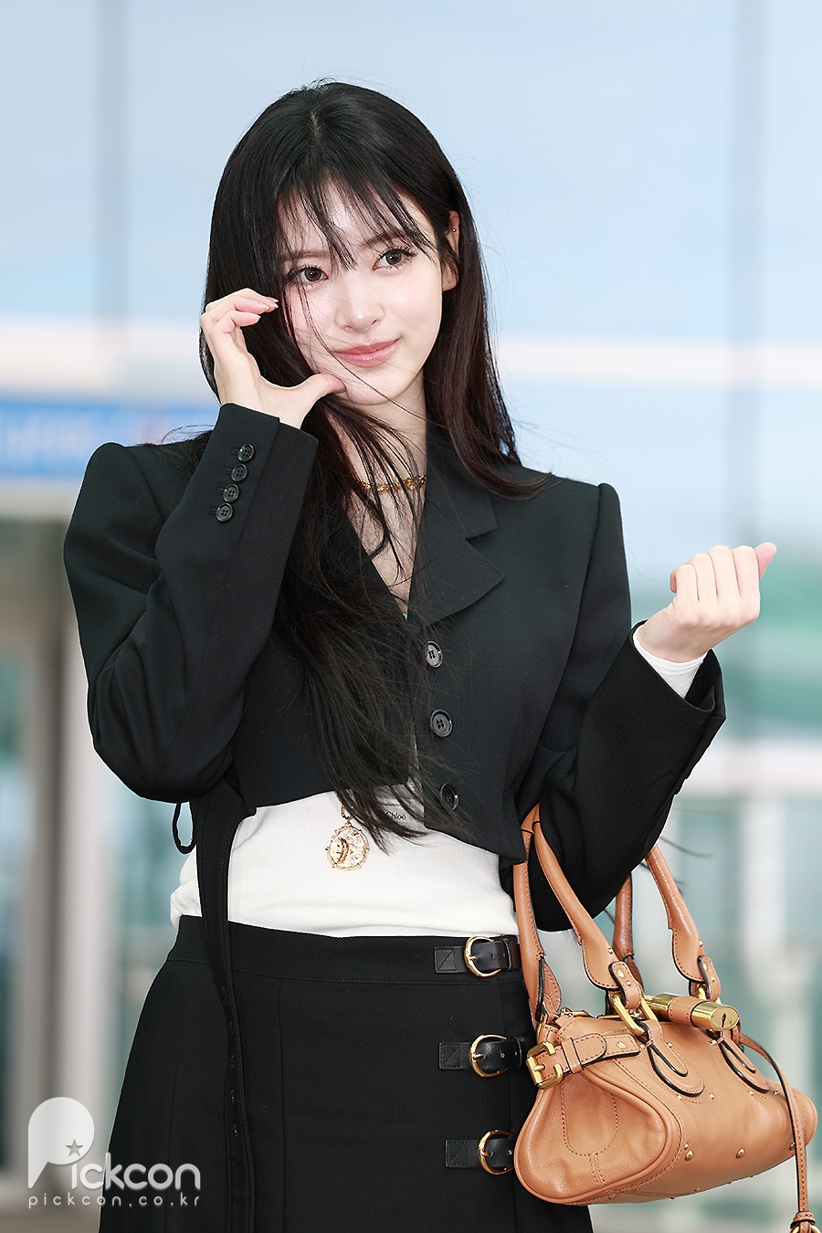 미야오 안나, 헝클어진 머리에도 포즈는 성실하게 (포토)