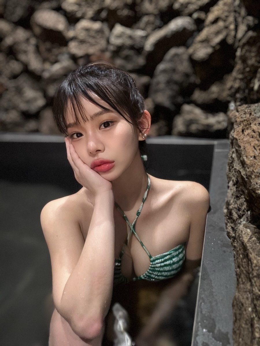 맹승지, 중앙 뻥 뚫린 비키니에 압도적 볼륨감…E컵 글래머 여신의 위엄