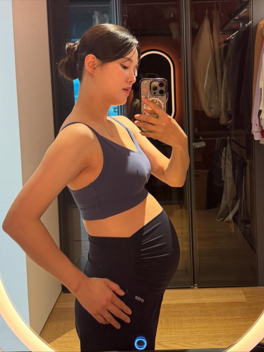 '13남매 장녀' 남보라, 브라톱+레깅스룩에 드러낸 아름다운 D라인 