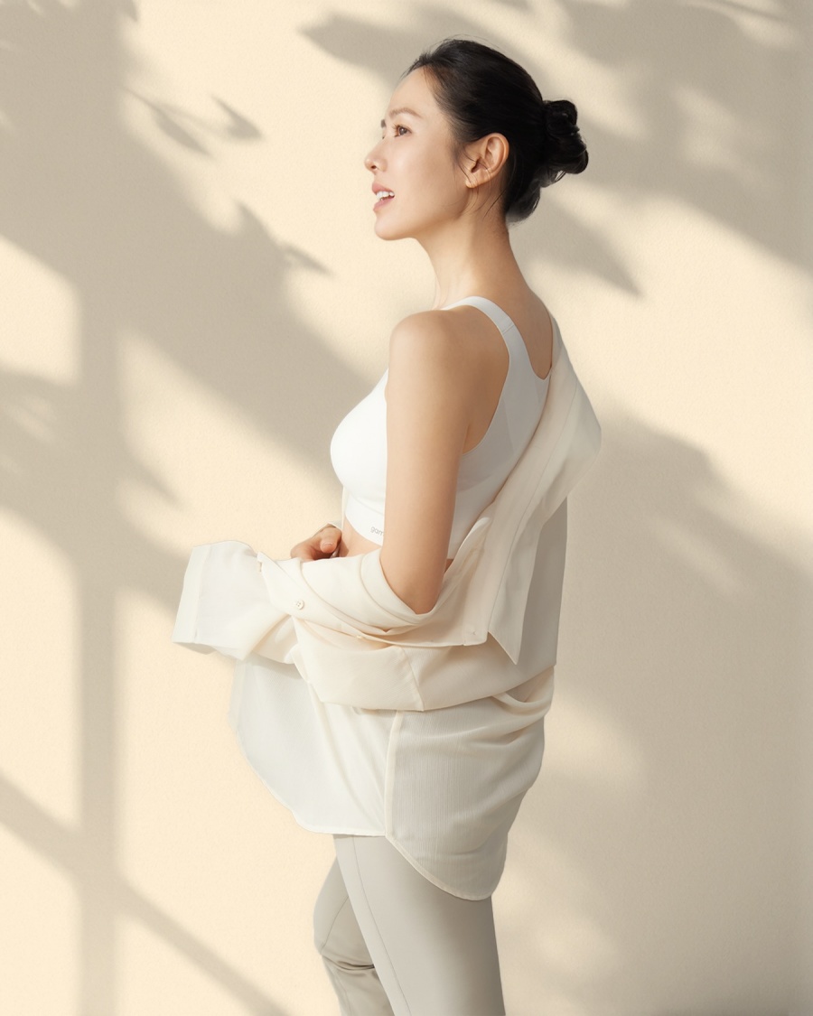 �տ���, ������� ȭ�� �� �Ƹ��ٿ� ��¦��'������' ���� ����