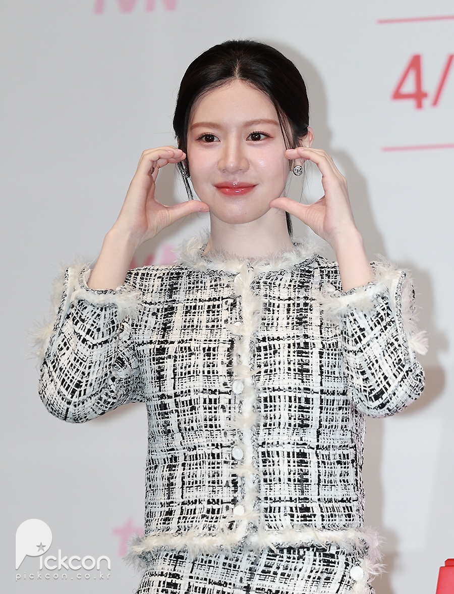 �����ϰ� ���� '������ģ'������, ȭ��Ʈ���� ���� ��� 1�� [��POLL]