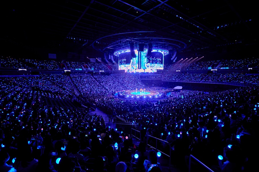 ���̺�, �ҵ�� Ư���� �߾� �ϼ����� �ܼ�Ʈ 'DIVE into IVE' ������ ������