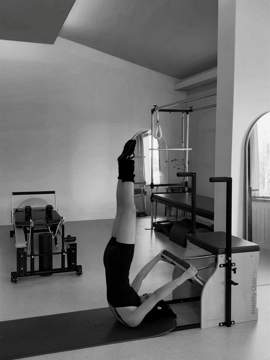 '4살 연하♥' 진재영, 코어 힘 美쳤다…고난도 필라테스 동작 완벽 소화