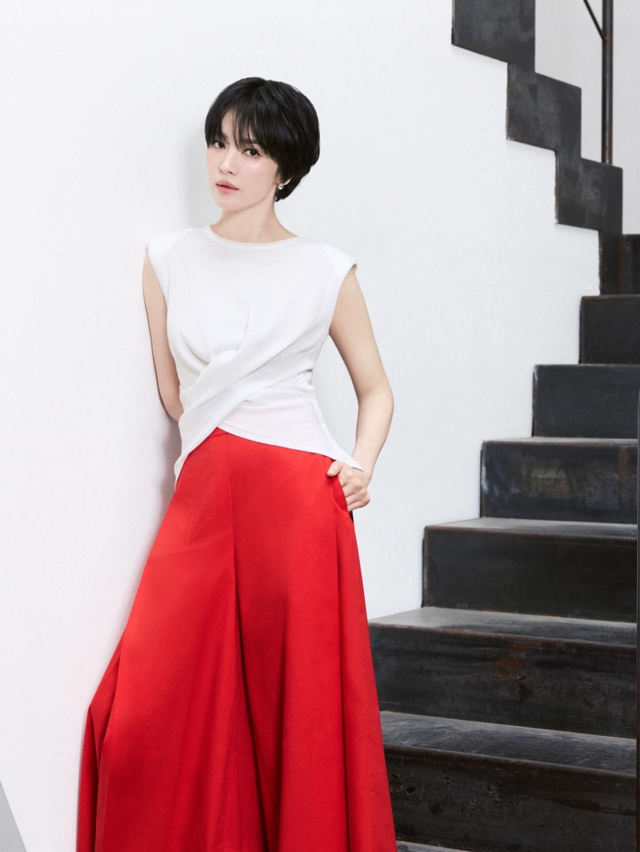 송혜교, 한줌 허리 돋보이는 썸머룩…사랑에 퐁당