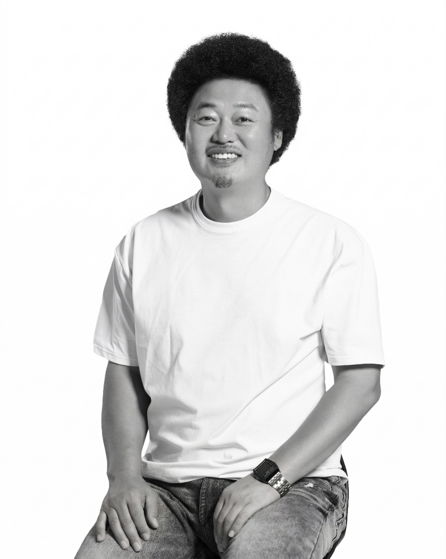 윤택이 부친상을 당했다. / 사진 : 디씨엘이엔티