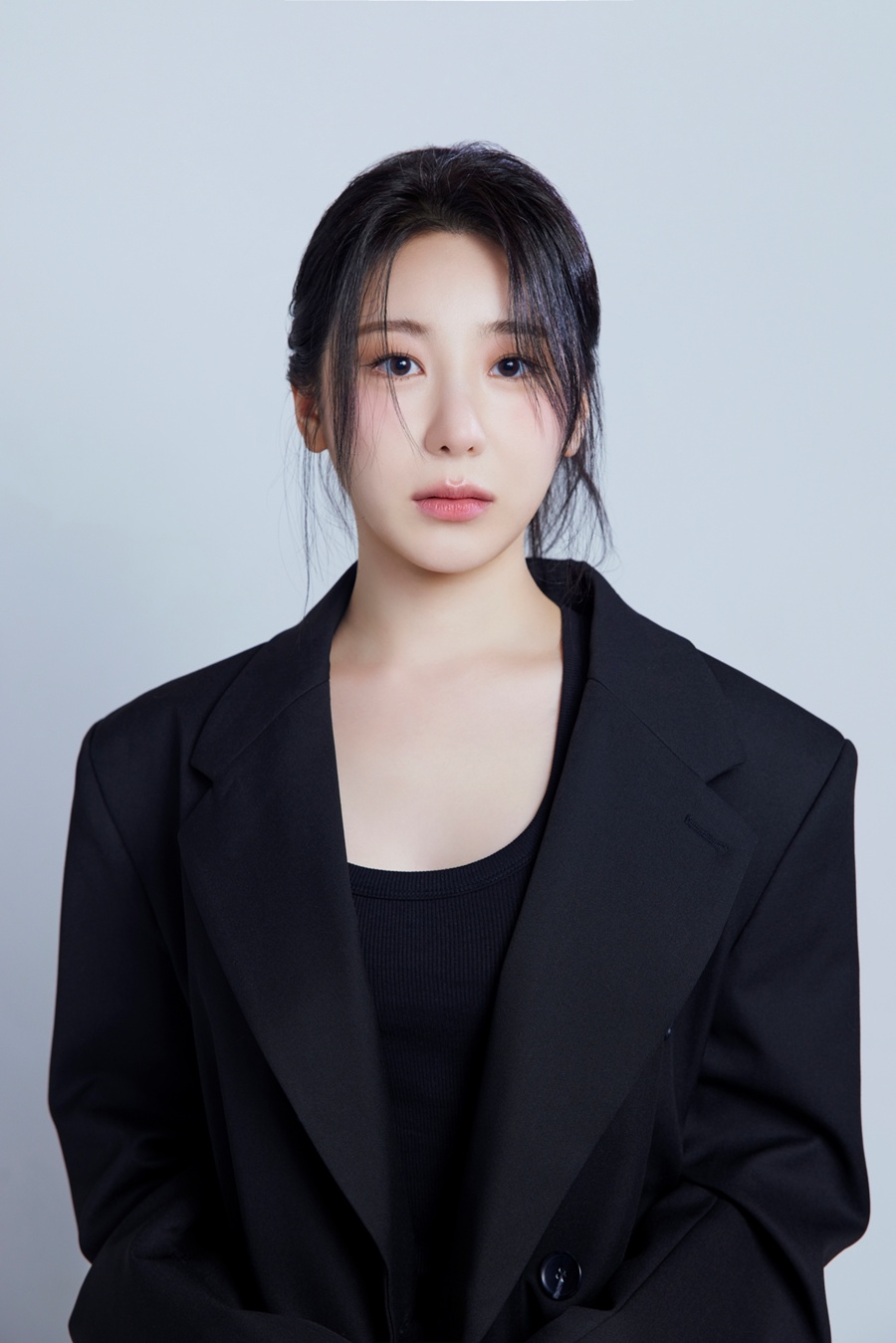 '소속사 이적' 이채연, 4월 말 컴백 확정…2년 만의 신보 발표