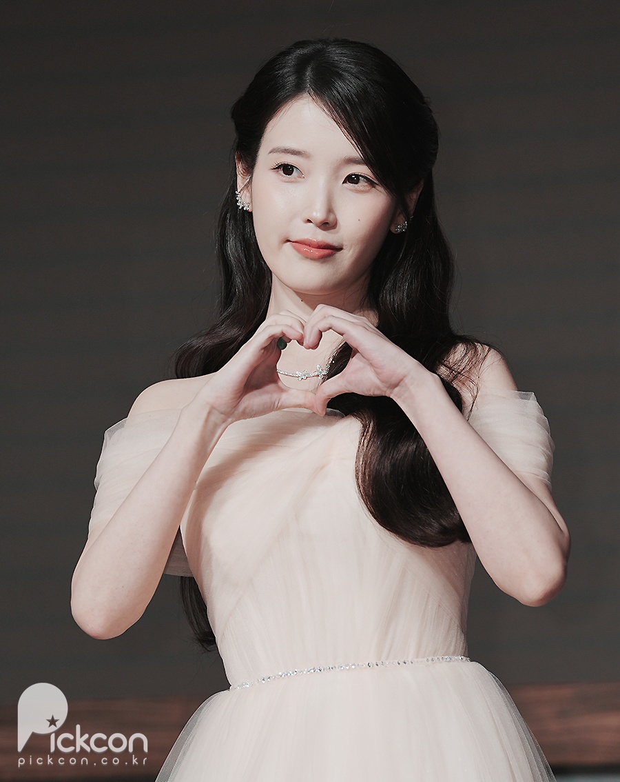 아이유, 셔터 누르는 재미가 있는 포즈장인 (포토)