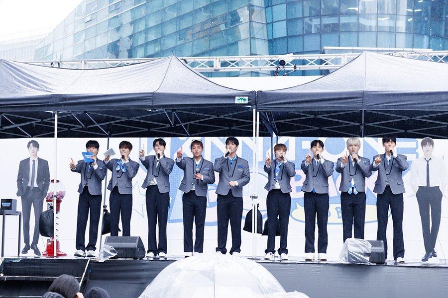 워너원, 팬들 처음 만난 상암에서 워너블과 재회…'워너원고' 서막 열었다