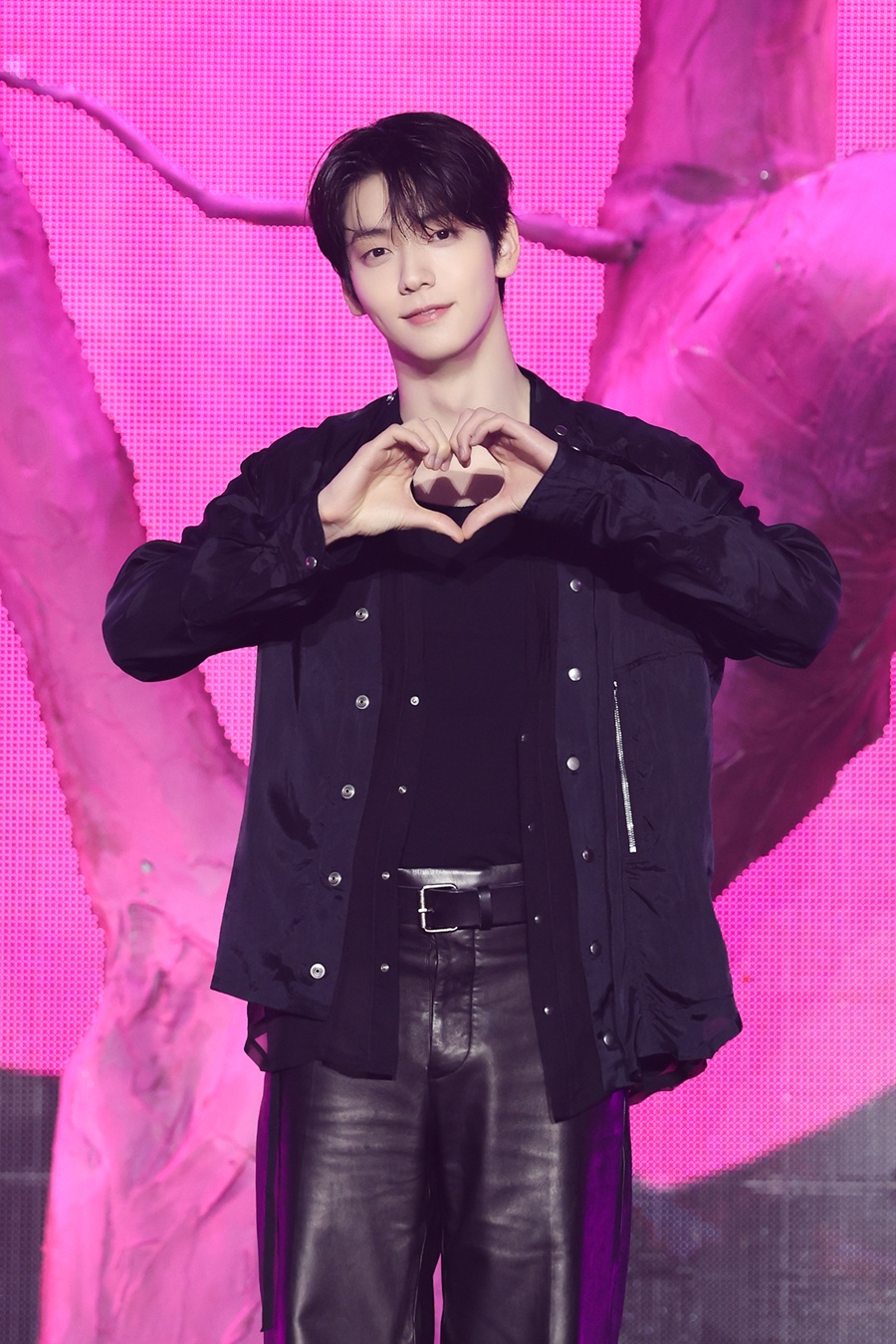 ����ο�������Դ� �����̽� / ����: ����Ʈ���� ����
