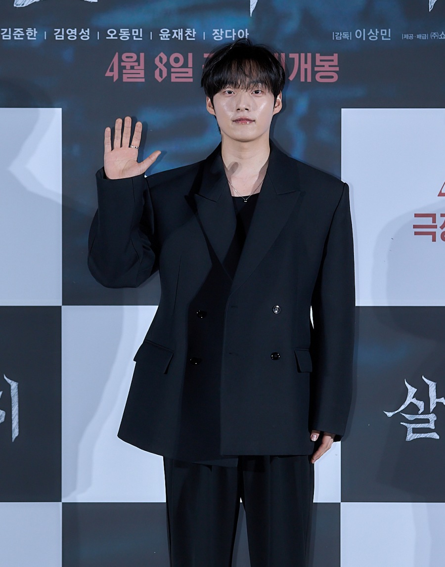 사진 : 쇼박스, 재찬 인스타그램