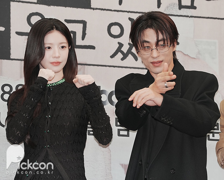 ��ΰ� �ڽ��� ����ġ�԰� �ο�� �ִ� ���۹�ǥȸ / ����: ����DB
