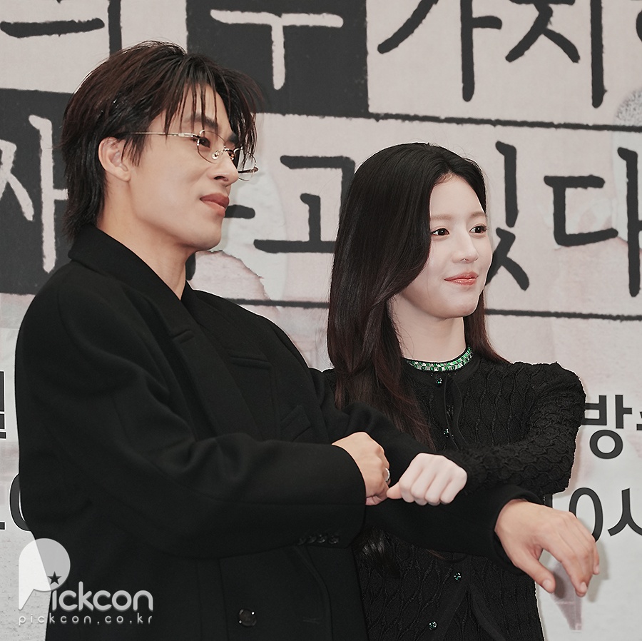 ��ΰ� �ڽ��� ����ġ�԰� �ο�� �ִ� ���۹�ǥȸ / ����: ����DB
