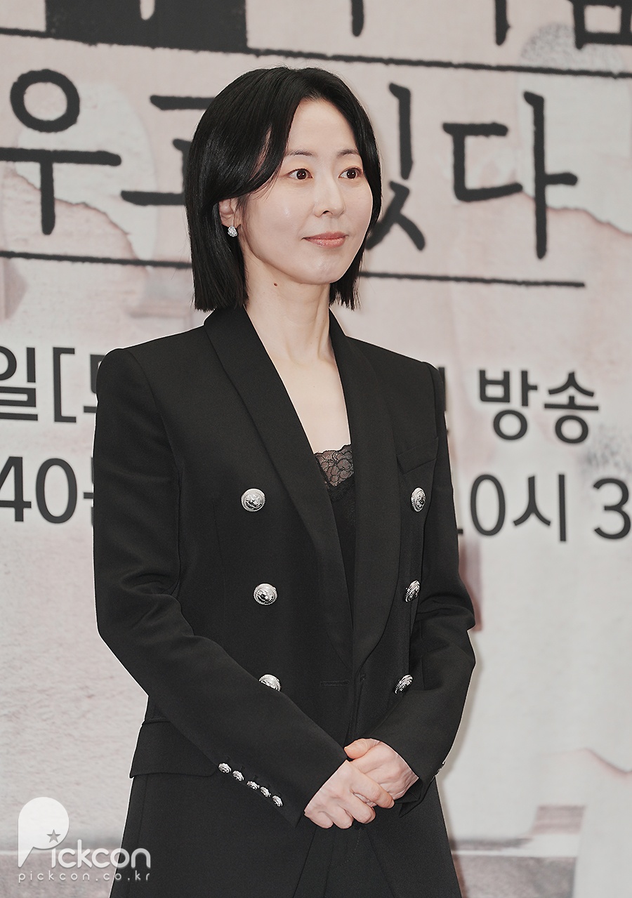 ��ΰ� �ڽ��� ����ġ�԰� �ο�� �ִ� ���۹�ǥȸ / ����: ����DB
