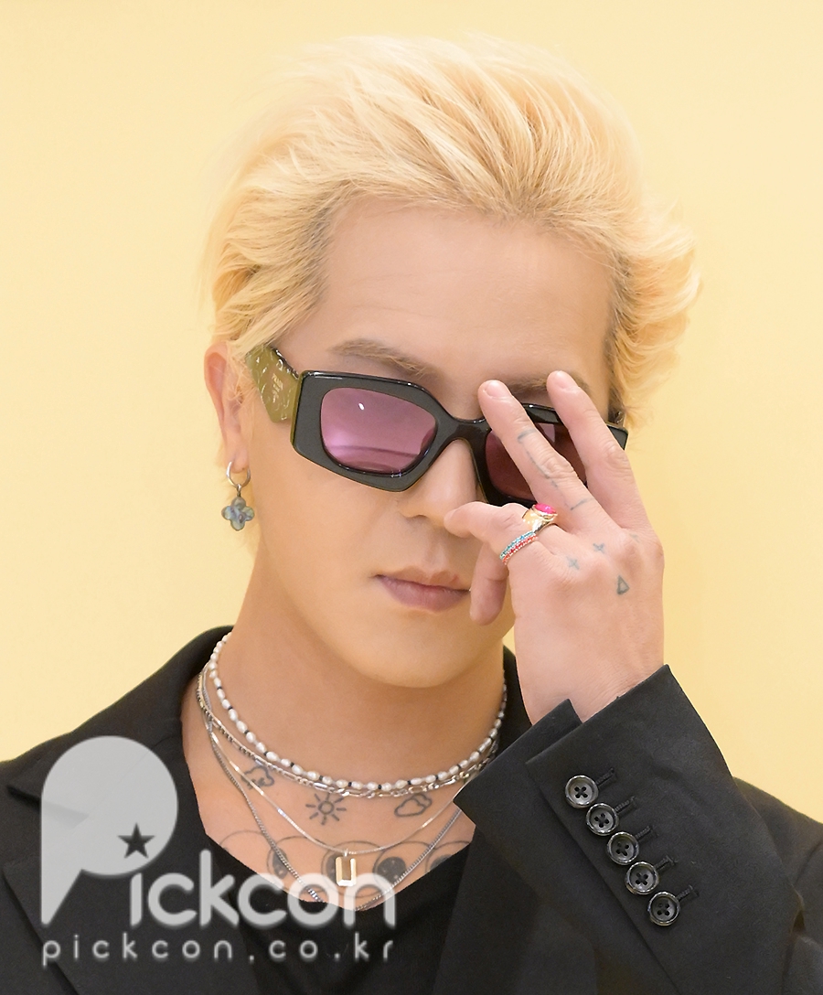 '부실복무 논란→징역 1년 6개월 구형' 송민호 