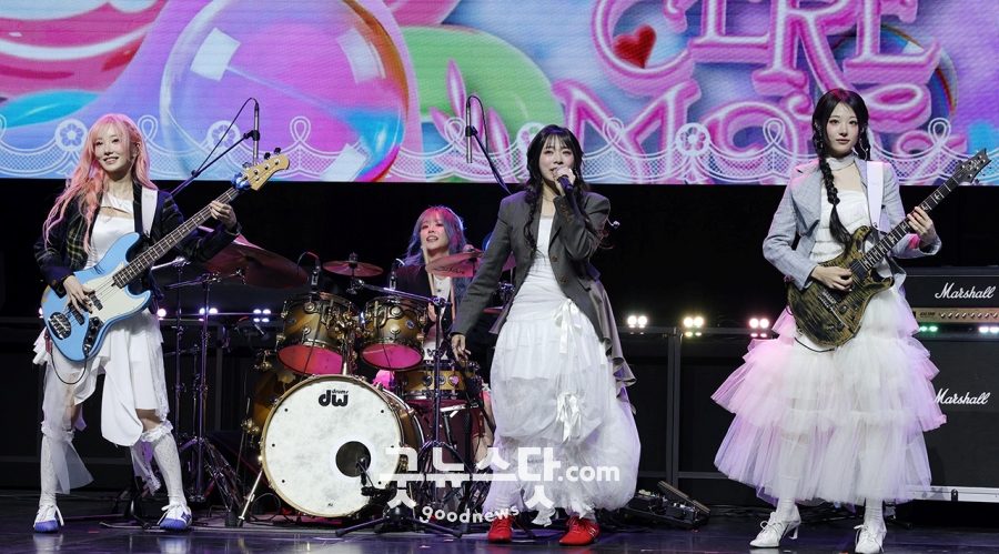 é��2 �� QWER, ������ ��� ���� 'CEREMONY'�� ���� ���� [����PICK]