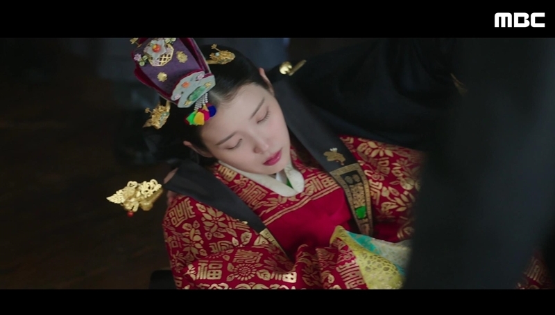 아이유, 변우석과 혼례식 중 실신 엔딩…최고 시청률 14.3%